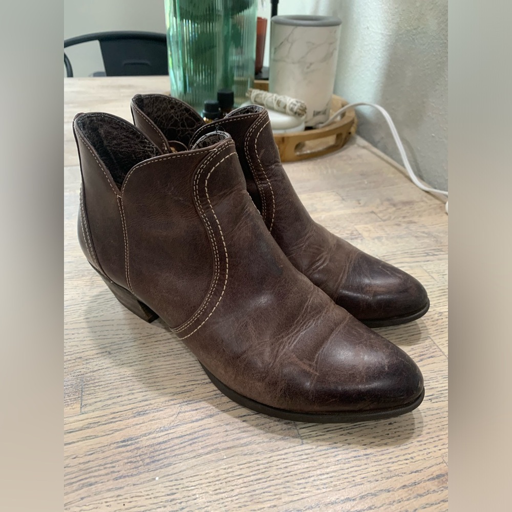 Womens Ariat booties size 6.5